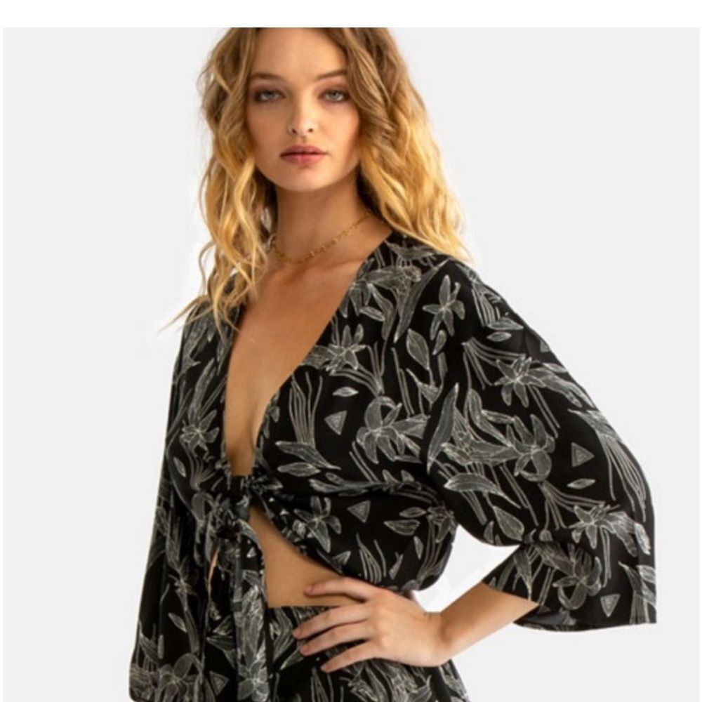 Tavik + Black/White Weller Black Orchid Top Size Small